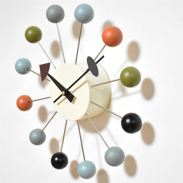 Reloj de pared de bolas