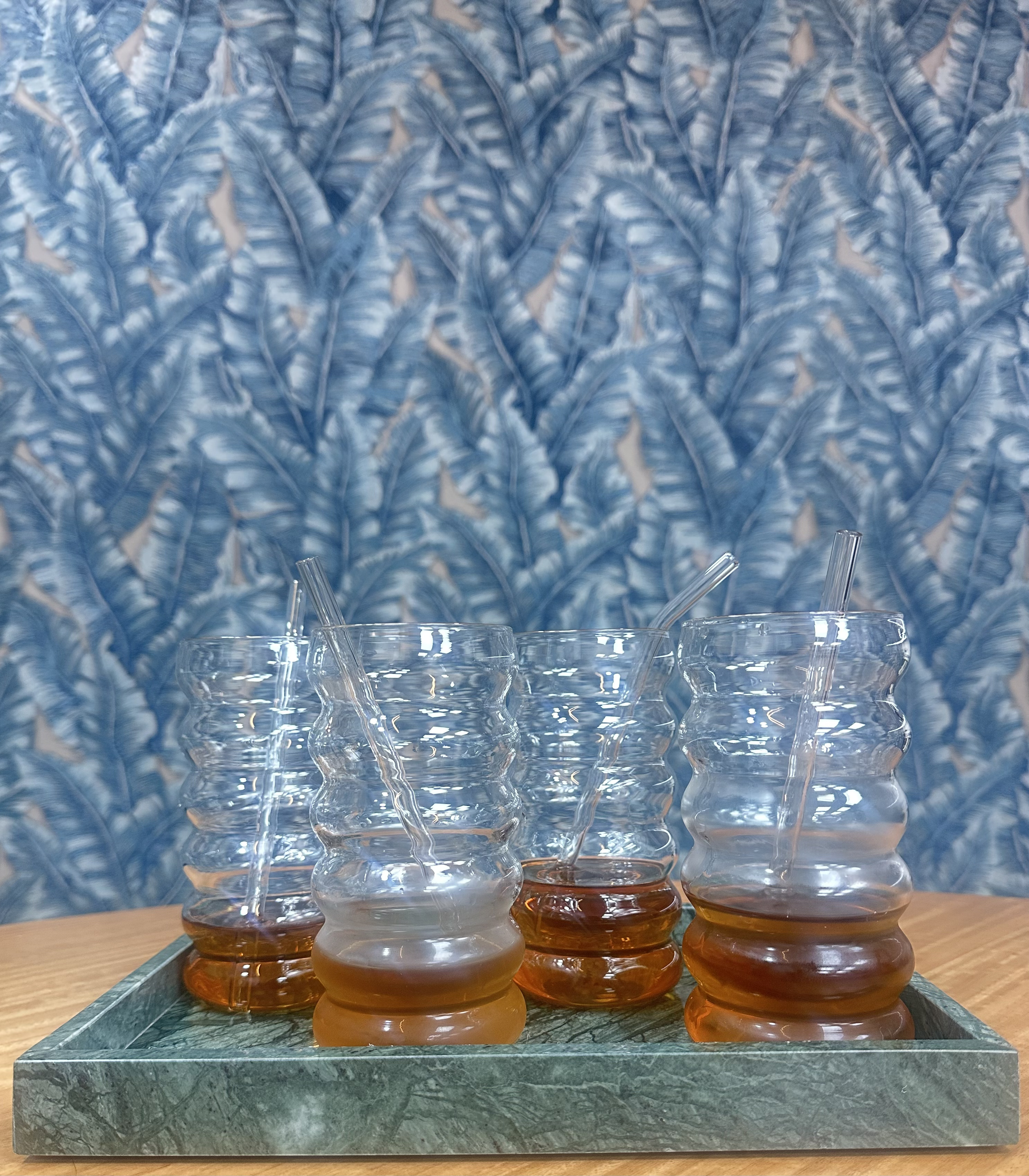 Juego de 4 vasos de vidrio ondulado con sorbete de 16 onzas