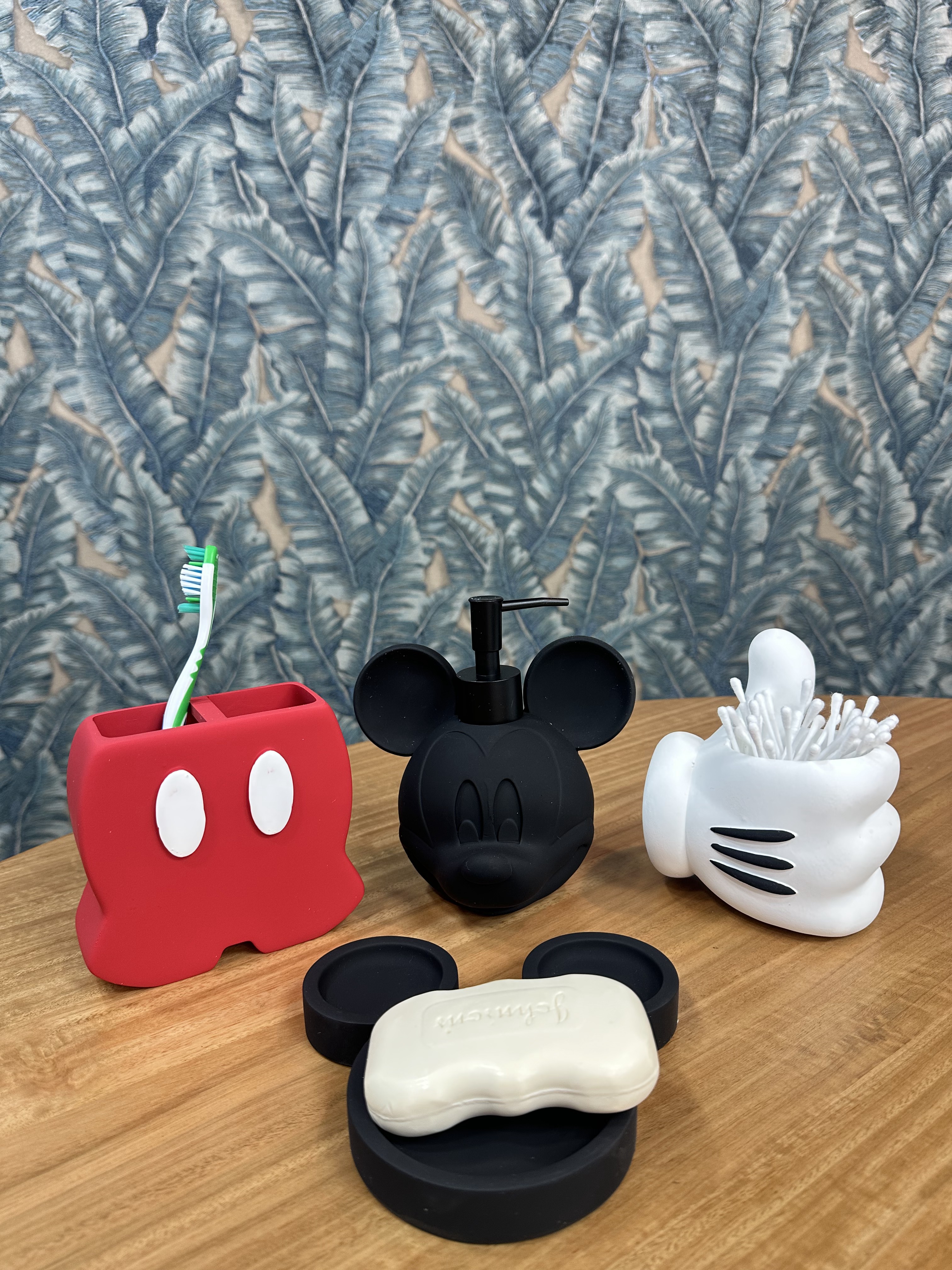 Disney Mickey Mouse juego de baño de 4 piezas  de resina.